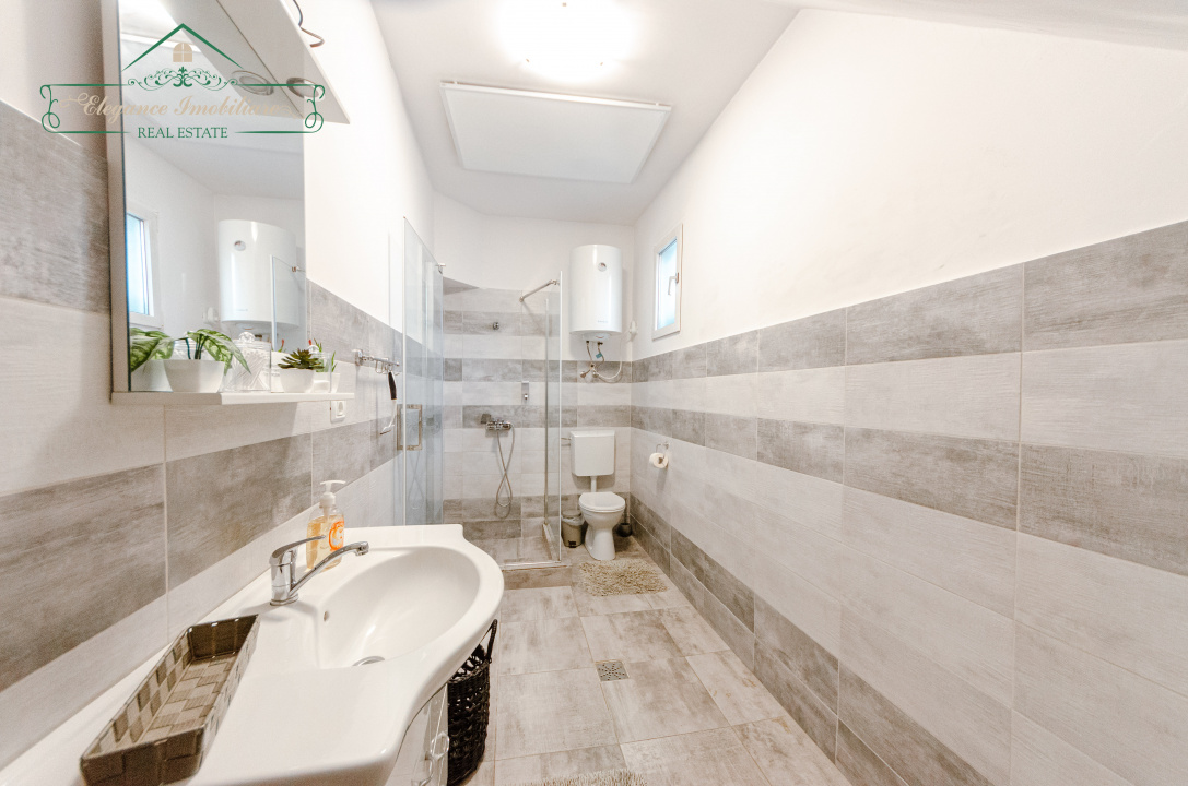 Apartament cu 2 camere la curte comună, zona Parneava, Arad