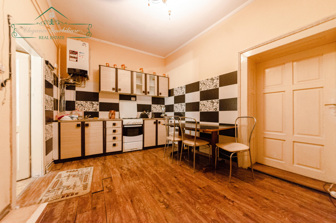 Apartament spațios cu 4 camere și centrală proprie, zona Centrala, Arad