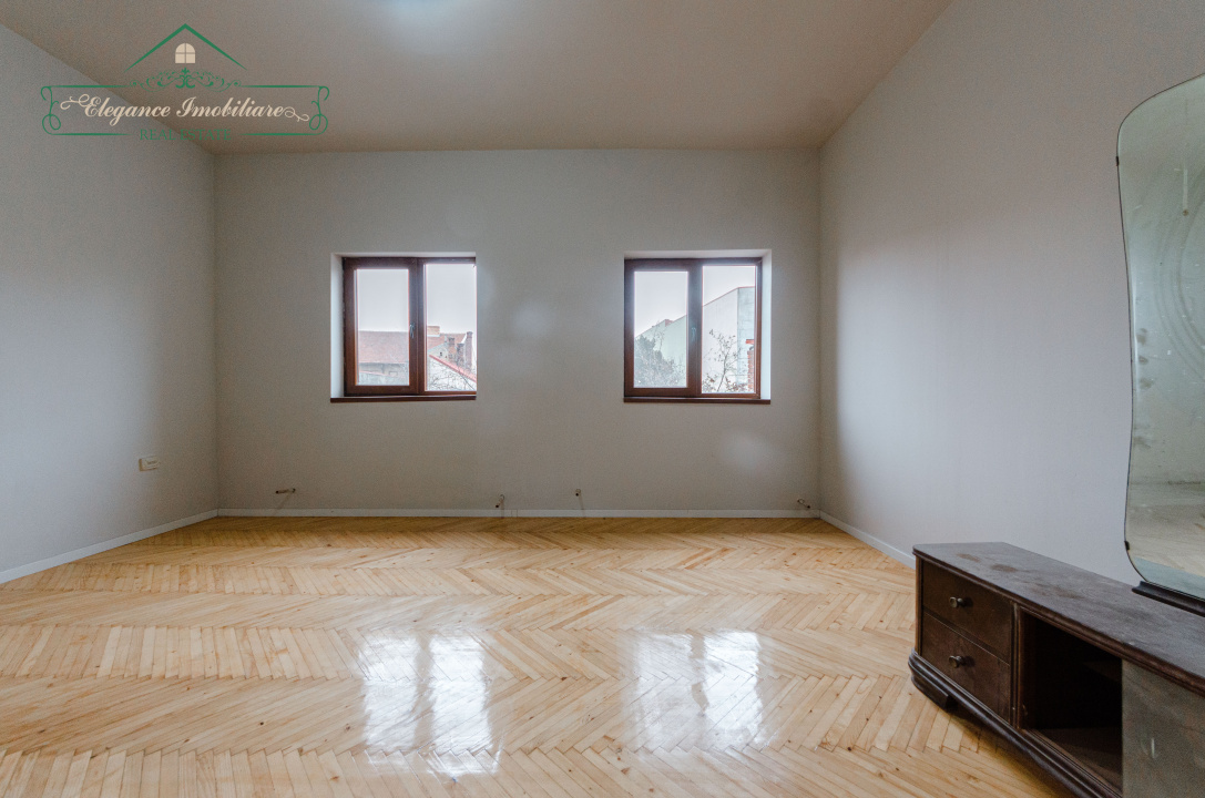Apartament cu 2 camere la curte comuna, zona Centrala, Arad