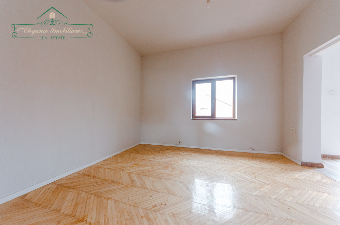 Apartament cu 2 camere la curte comuna, zona Centrala, Arad