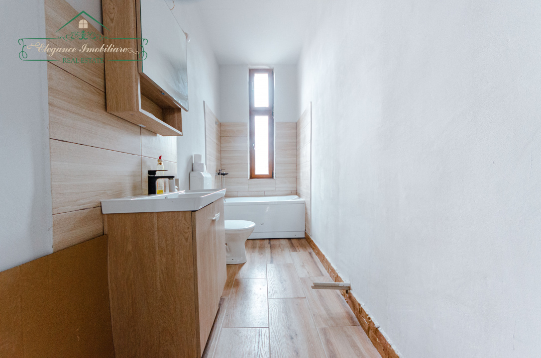 Apartament cu 2 camere la curte comuna, zona Centrala, Arad