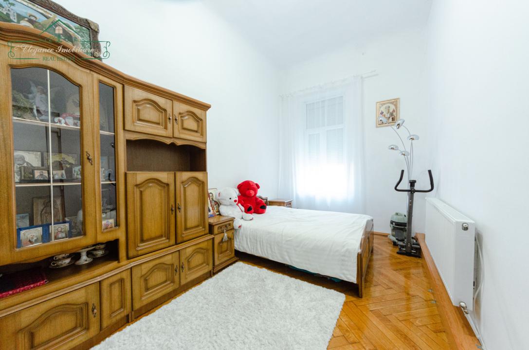 Apartament cu 4 camere si centrală proprie, zona Ultracentrală, Arad
