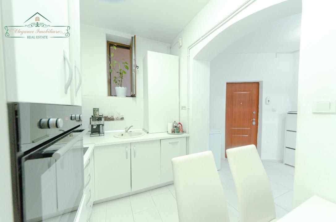 Apartament cu 4 camere si centrală proprie, zona Ultracentrală, Arad