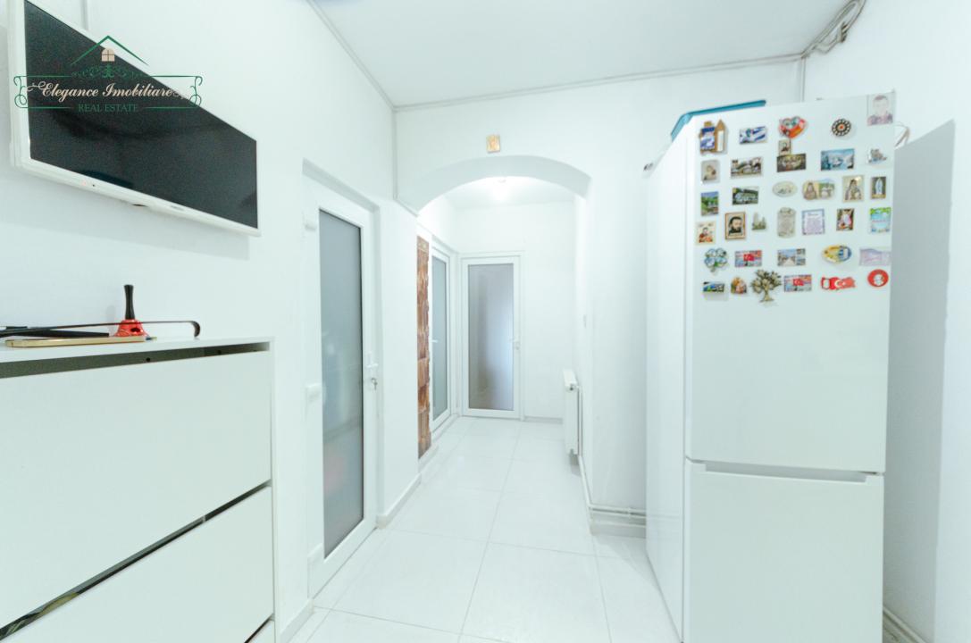 Apartament cu 4 camere si centrală proprie, zona Ultracentrală, Arad