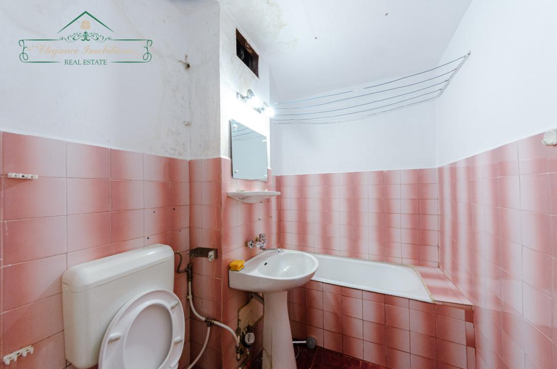 Apartament cu 3 camere, zona Alfa, Arad