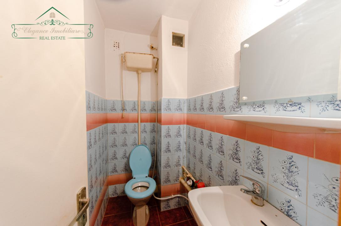 Apartament cu 3 camere, zona Alfa, Arad