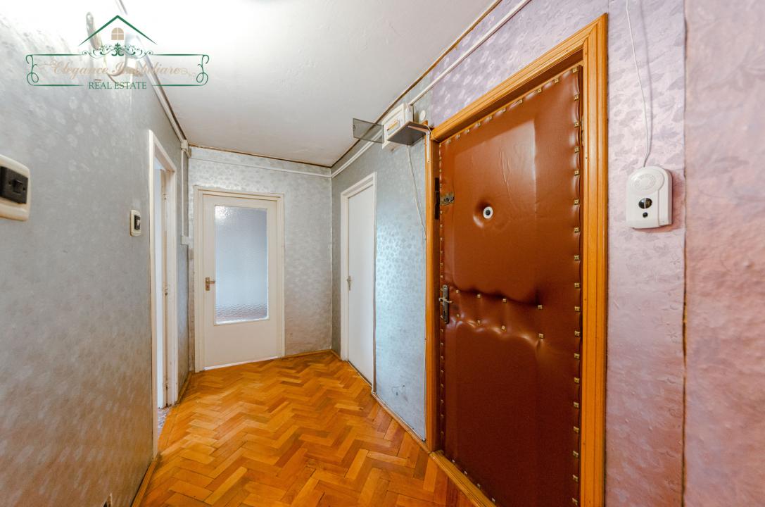 Apartament cu 3 camere, zona Alfa, Arad