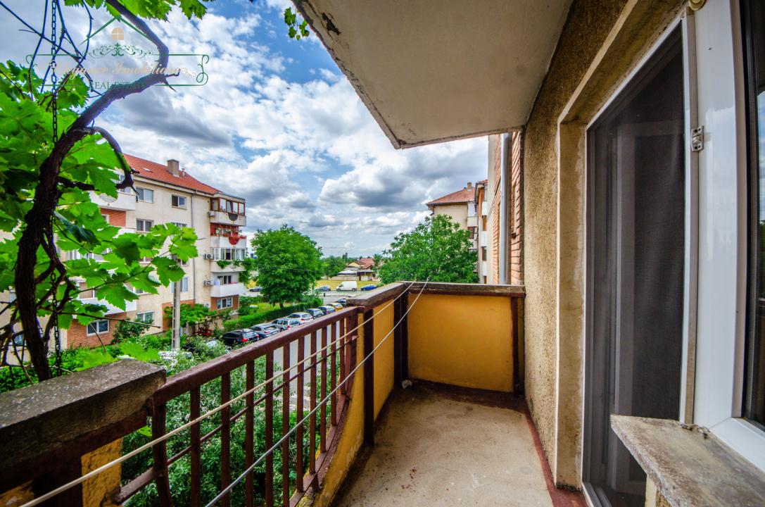 Apartament cu 3 camere, zona Alfa, Arad