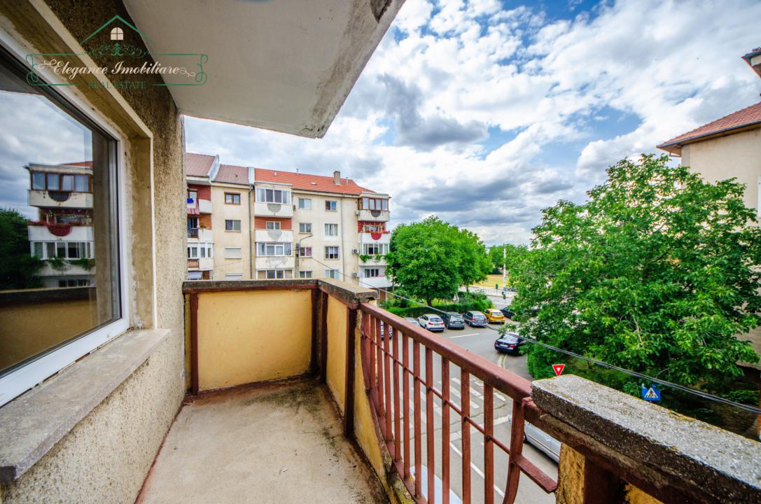 Apartament cu 3 camere, zona Alfa, Arad
