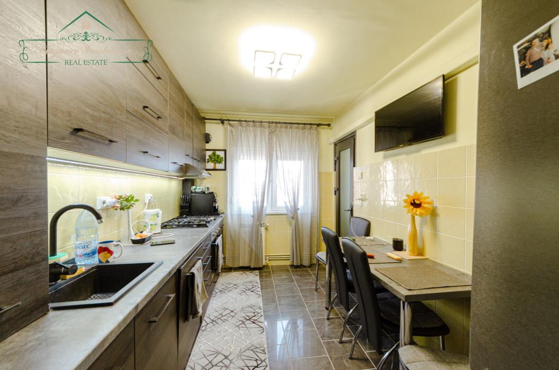 Apartament spațios cu 5 camere, centrală proprie,  zona Micălaca Miorița, Arad