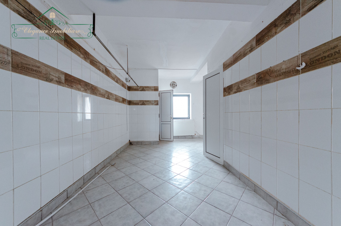 Spațiu Comercial/Showroom 380 mp utili, Terasă 75 mp, Zona Aradul Nou, Arad