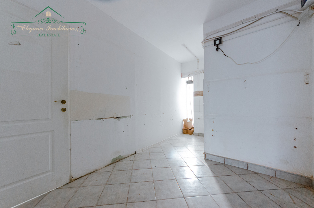 Spațiu Comercial/Showroom 380 mp utili, Terasă 75 mp, Zona Aradul Nou, Arad