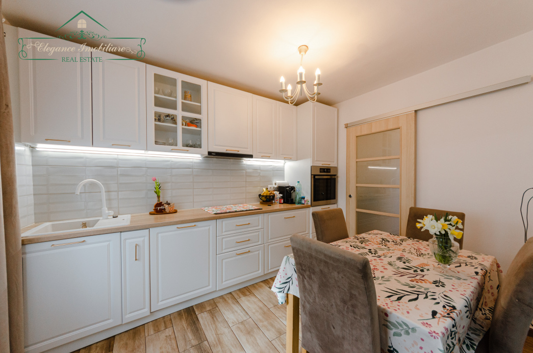 Apartament cu 5 camere si centrala proprie, zona Aurel Vlaicu, Arad