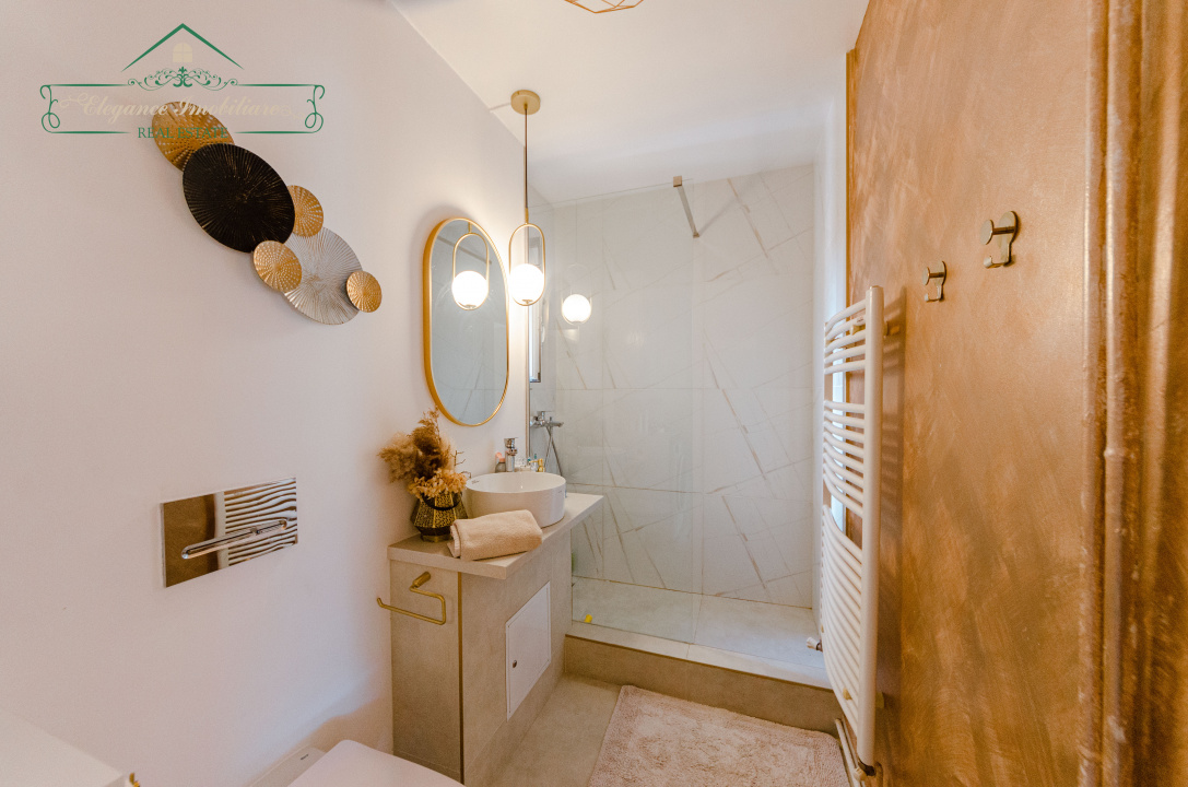 Apartament cu 5 camere si centrala proprie, zona Aurel Vlaicu, Arad
